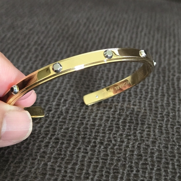 Michael Kors "Heritage Astor" Thin Gold💛 Cuff With Silver🤍 Studs NWOT - Picture 3 of 16